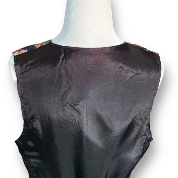 Vintage Christmas Wreath Print Button-Up Black Red Vneck Waistcoat Vest - Picture 7 of 10